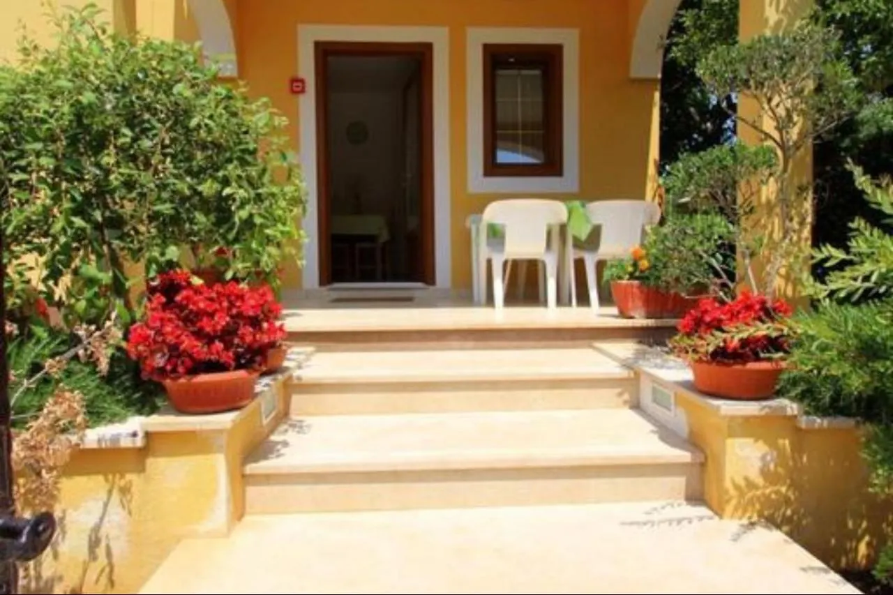 Gasthof Apartment House Alenka Novigrad Close The Beach And Center