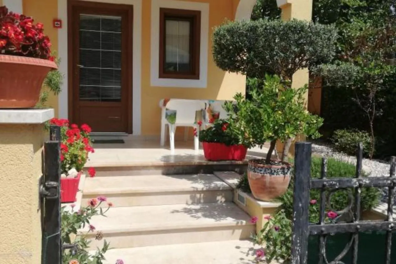 Apartment House Alenka Novigrad Close The Beach And Center