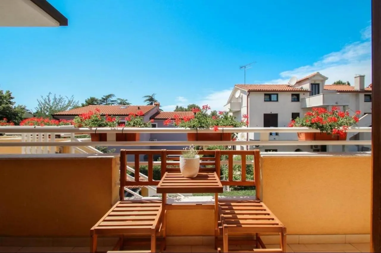 Guest house Apartment House Alenka Novigrad Close The Beach And Center