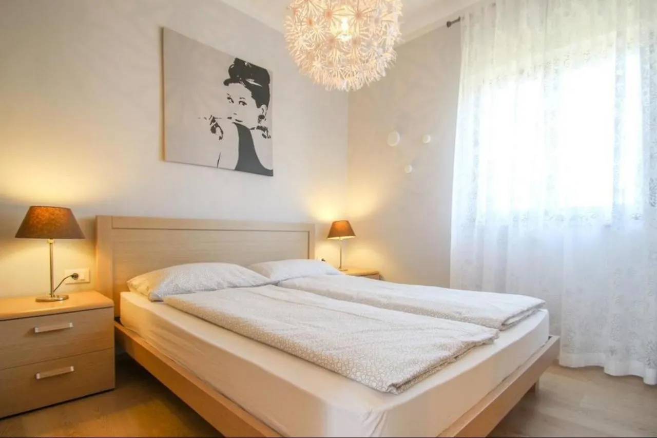 Apartment House Alenka Novigrad Close The Beach And Center Croatia