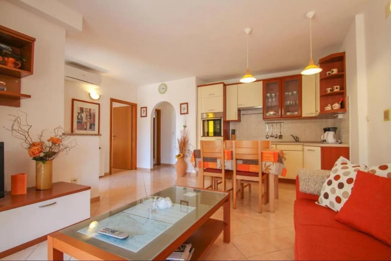 Apartment House Alenka Novigrad Close The Beach And Center Guest house