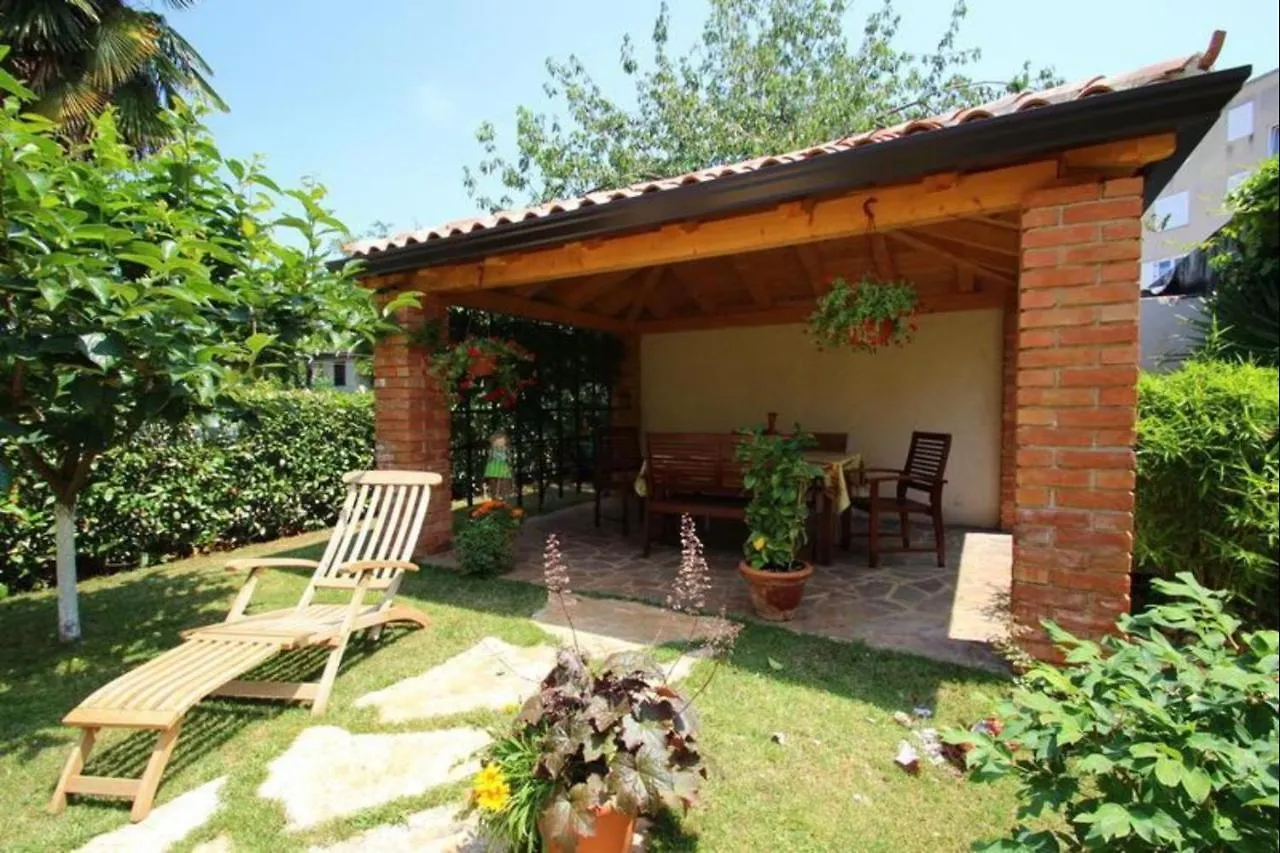 Apartment House Alenka Novigrad Close The Beach And Center Guest house
